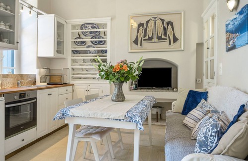 Symi Apartment | Studio 'Dikaia 2' with Sea View, Wi-Fi and Air Conditioning