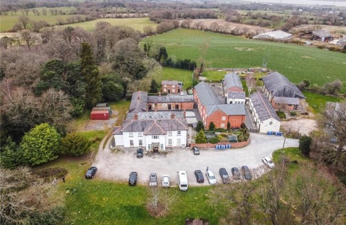 Mynydd Isa Apartment | Studio Double Bed Kitchen Free Wi-Fi TV Pet-Friendly