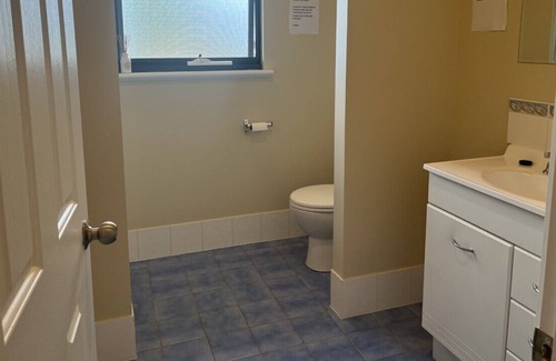 Cape Jervis Apartment | studio Downstairs only - Sleeps upto 5 people - Upstairs is a private residence.
