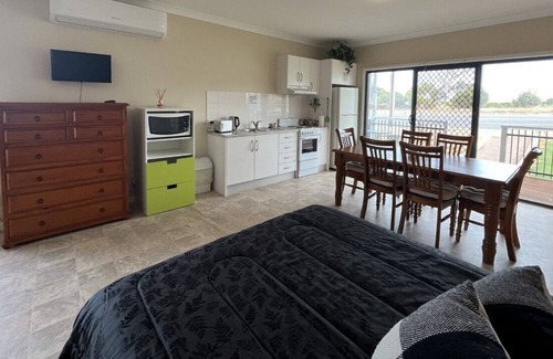 Cape Jervis Apartment | studio Downstairs only - Sleeps upto 5 people - Upstairs is a private residence.