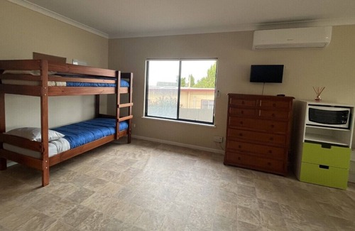 Cape Jervis Apartment | studio Downstairs only - Sleeps upto 5 people - Upstairs is a private residence.