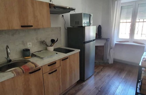 Conques-sur-Orbiel Apartment | Studio du château de l'ange au violon 1 to 4 people