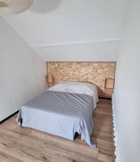 Serres-Castet Apartment | Studio du lac