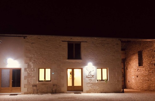 Angliers Apartment | "Studio du Pressoir" studio for short-term rental (seasonal rental).