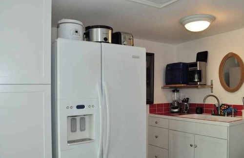 East Fort Lauderdale House | Studio efficiency 4 minute walk to beach