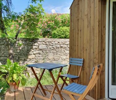 Villevieille Ski Chalet | Studio en bois independant avec terrasse et jardin