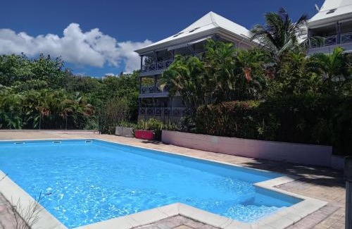 Riviere-Sens Apartment | Studio en bord de mer avec piscine privée