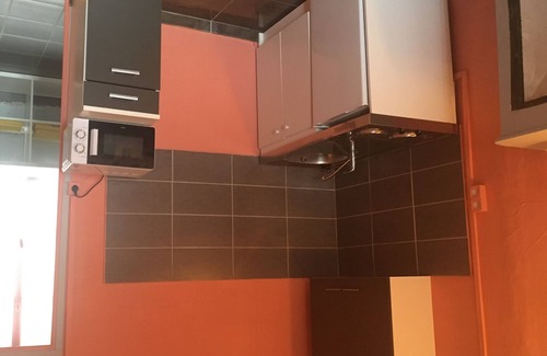 Gelles Apartment | Studio facing Sioule near Vulcania