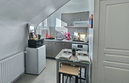 Evreux Apartment | Studio facing train station - wifi