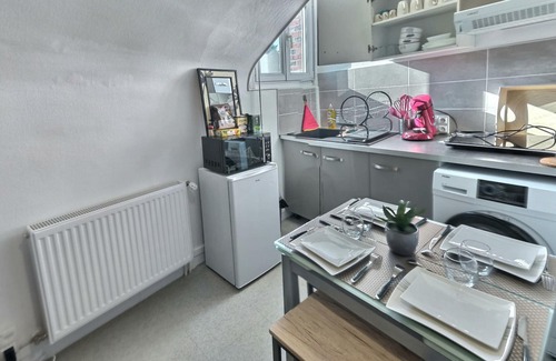 Evreux Apartment | Studio facing train station - wifi