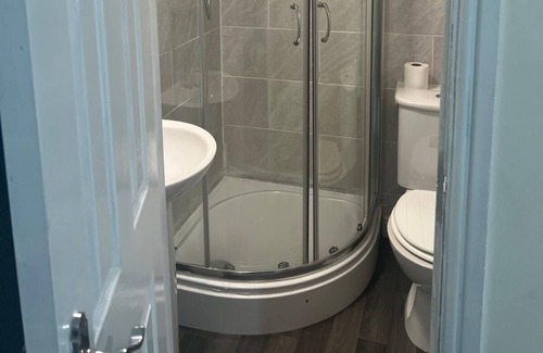 Forest Fields Apartment | Studio Flat 7, Private Shower & WC With Kitchenette
