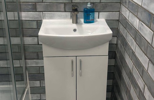 Acton Apartment | Studio Flat in London