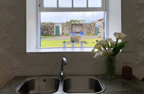 Madalena Apartment | Studio Flat in spacious garden