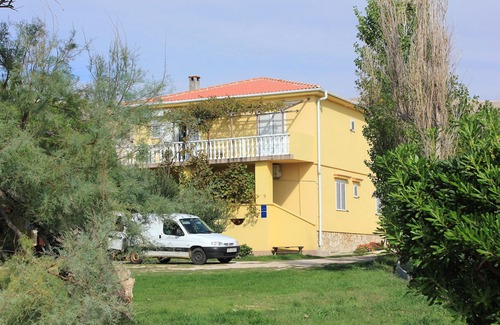 Dinjiska Apartment | Studio flat near beach Dinjiška, Pag (AS-9386-a)