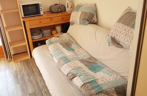 Bernex Apartment | Studio Flat, Sleeps 4. Doorstep skiing with spectacular views and location.