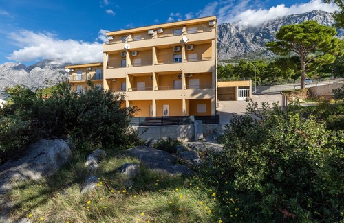 Bratus Apartment | Studio flat with balcony and sea view Krvavica, Makarska (AS-23540-d)