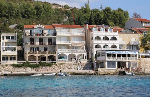 Milna Apartment | Studio flat with balcony and sea view Milna, Hvar (AS-22619-b)