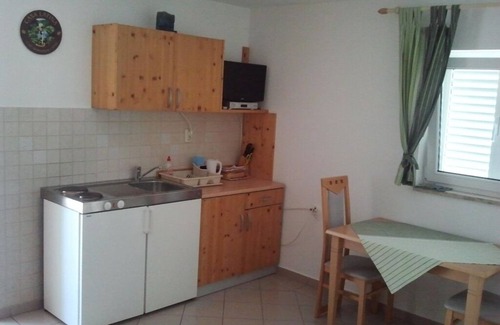 Banjol Apartment | Studio flat with terrace and sea view Banjol, Rab (AS-14134-a)