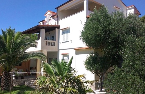 Banjol Apartment | Studio flat with terrace and sea view Banjol, Rab (AS-14134-a)