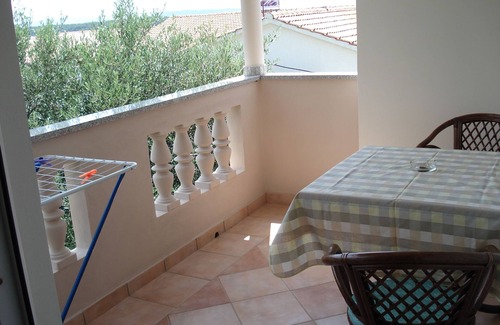 Banjol Apartment | Studio flat with terrace and sea view Banjol, Rab (AS-14134-a)