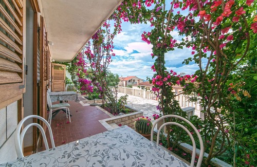 Brela Apartment | Studio flat with terrace and sea view Brela, Makarska (AS-2752-a)