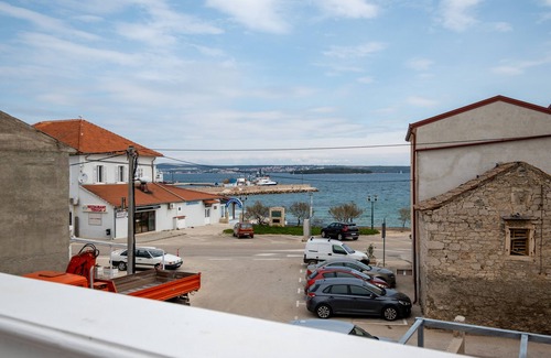 Tkon Apartment | Studio flat with terrace and sea view Tkon, Pašman (AS-17360-a)