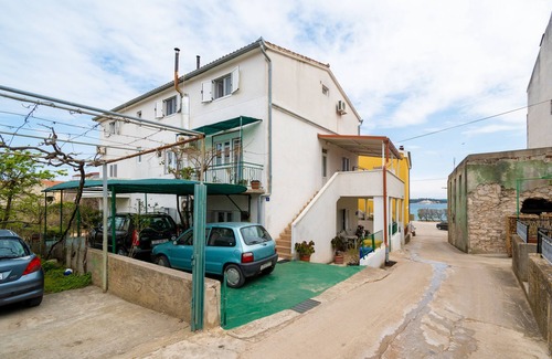 Tkon Apartment | Studio flat with terrace and sea view Tkon, Pašman (AS-17360-a)