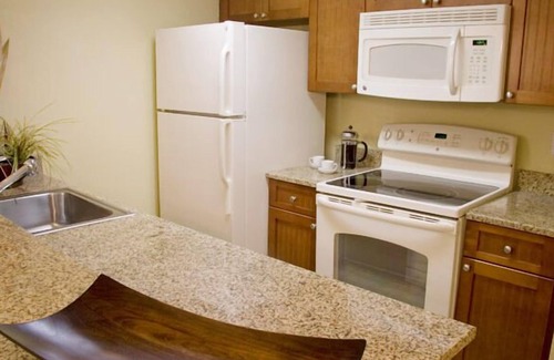 Bostroms House | STUDIO FOR 2~ BEACH FRONT RESORT~AMAZING VIEWS~PIER FISHING BOATING POOLS & MORE