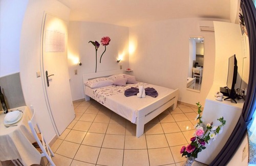 Salatic Apartment | Studio for 2 people, quiet location, barbecue facilities