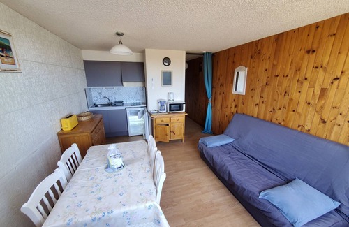Besse-et-Saint-Anastaise Apartment | STUDIO CABINE aux pieds des pistes 200B