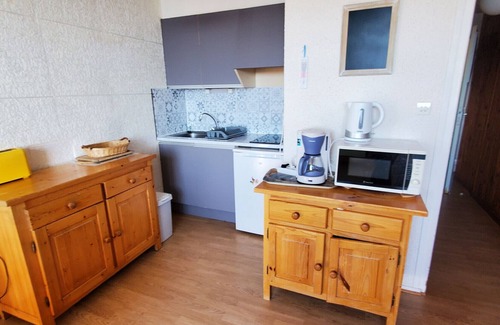 Besse-et-Saint-Anastaise Apartment | STUDIO CABINE aux pieds des pistes 200B