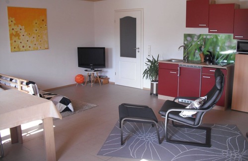 Weilheim Apartment | Studio 'Haus Sonnenblume' with Shared Garden and Wi-Fi