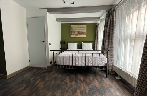 Canal Ring Hotel | Studio/hotel room in the heart of the city in 18th century house. Very private.
