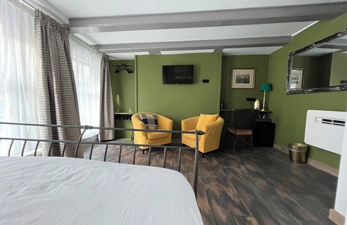 Canal Ring Hotel | Studio/hotel room in the heart of the city in 18th century house. Very private.