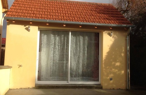 Arpajon Apartment | studio house, new, clean, quiet suburban area.