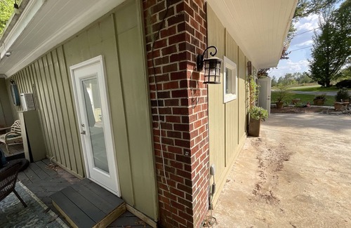 Perry Apartment | Studio: Ideal for traveling nurse, gov’t contractor, Ag Center, Guardian Center