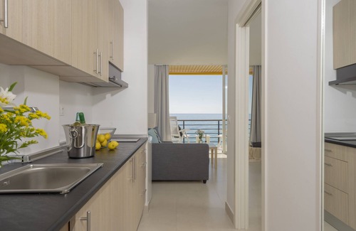 Torremolinos Condo | Studio in 1 line beach Carihuela CASTILL SANTA CLARA Wifi Swimming pool elevator