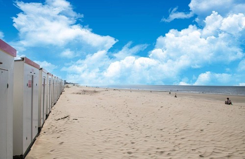 Oostduinkerke-Bad House | Studio in Belgium near Beach & Dunes