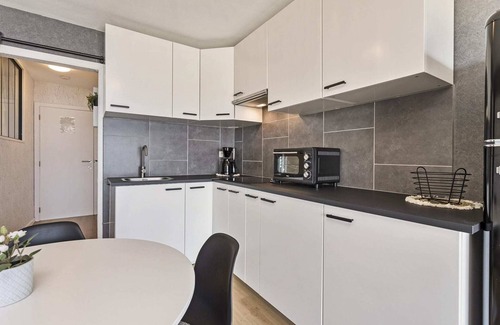Blankenberge Apartment | Studio in Blankenberge with Sea Views