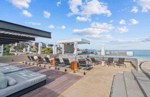 Emiliano Zapata House | Studio in Central Location, Rooftop Pool, Hot Tub, Gym, Fire Pit