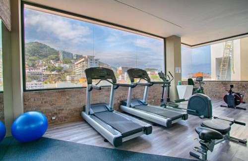 Emiliano Zapata House | Studio in Central Location, Rooftop Pool, Hot Tub, Gym, Fire Pit