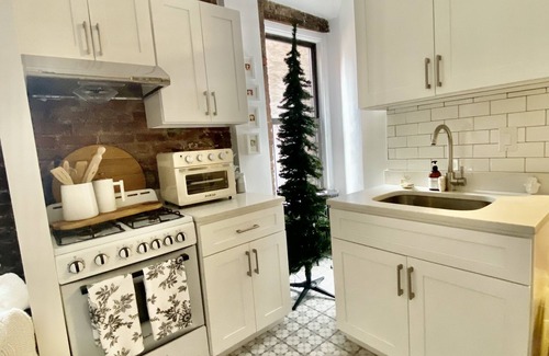 Chinatown Apartment | studio in chinatown/little italy fabulous neighborhood