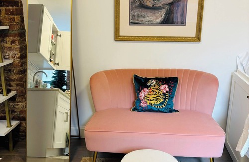 Chinatown Apartment | studio in chinatown/little italy fabulous neighborhood
