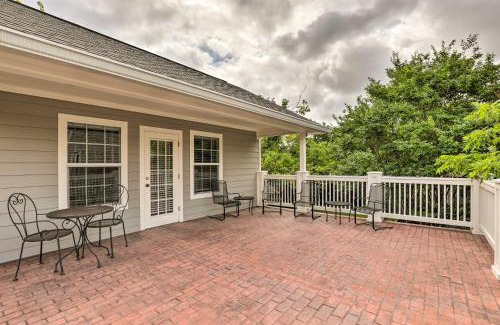 Oakwood Apartment | Studio in College Station with Expansive Deck!