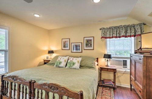 Oakwood Apartment | Studio in College Station with Expansive Deck!