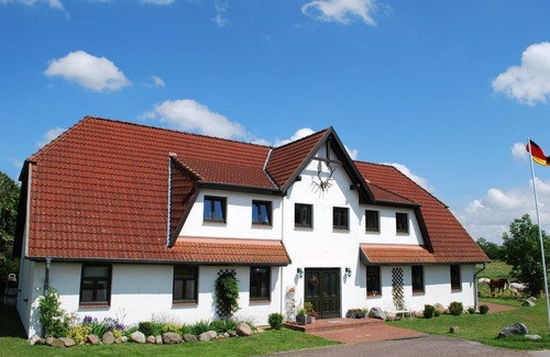 Dargun Apartment | Studio in Dargun mit Pool am Kummerower See