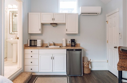 Saugatuck Apartment | Studio in Downtown (Haven Suites · Saugatuck)