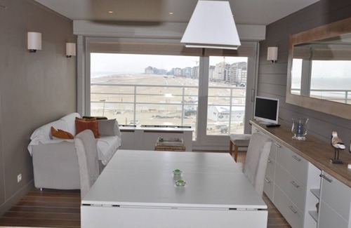 Duinbergen Apartment | Studio in Duinbergen with Sea Views