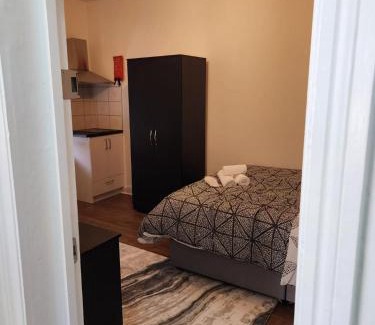 Stone Apartment | Studio in Greenhithe
