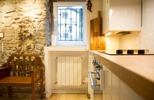 La Marina Apartment | Studio in La Marina, in the most beautiful square in Hondarribia, 200 m from the sea.